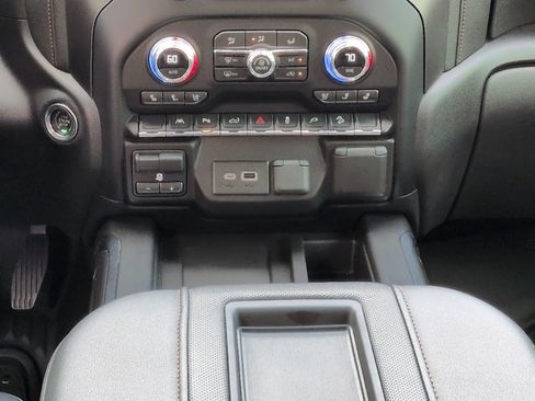 Used 2022 GMC Sierra 1500 AT4 w/ AT4 Premium Package AWD/4WD image 18