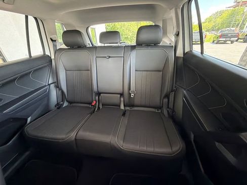 Used 2023 Volkswagen Tiguan SE AWD/4WD image 16