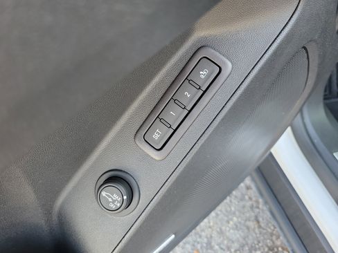 Used 2020 Chevrolet Equinox Premier image 23