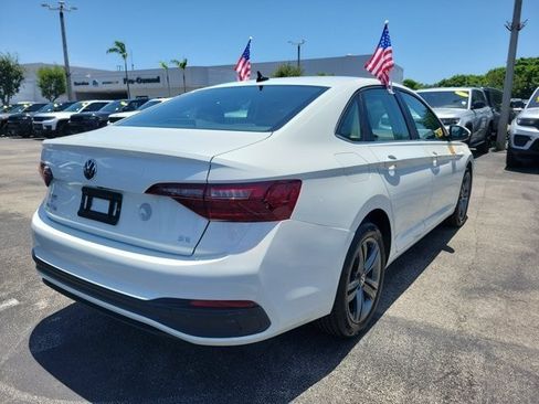 Used 2024 Volkswagen Jetta SE FWD image 8