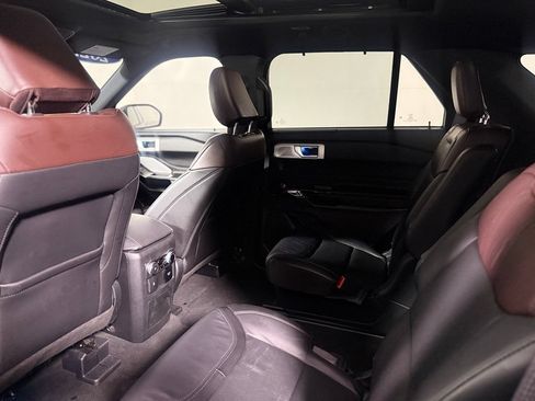 Used 2022 Ford Explorer Platinum w/ Equipment Group 601A AWD/4WD image 24