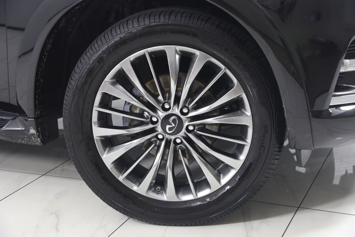 Used 2018 INFINITI QX80 4WD w/ Driver Assistance Package image 16