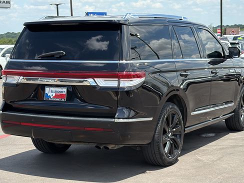 Used 2022 Lincoln Navigator Reserve AWD/4WD image 5