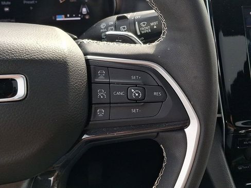 Used 2023 Jeep Grand Cherokee Altitude AWD/4WD image 22