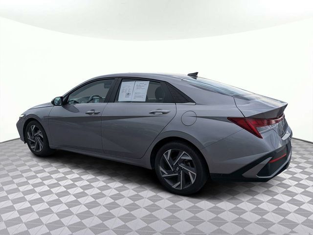 Used 2025 Hyundai Elantra SEL FWD image 4