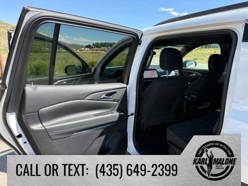Used 2025 Chevrolet Traverse LT w/ Driver Confidence Package AWD/4WD image 23