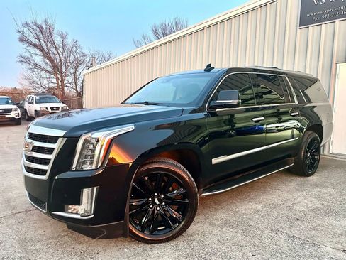 Used 2016 Cadillac Escalade ESV Luxury image 3