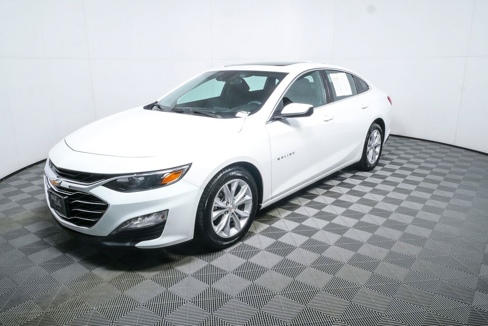 Used 2024 Chevrolet Malibu LT FWD image 30