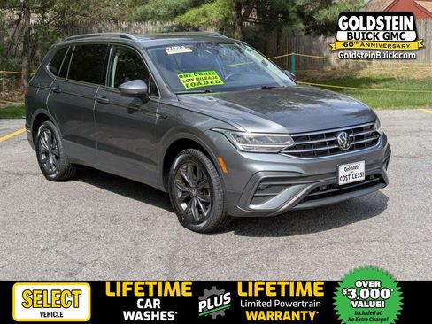 Used 2023 Volkswagen Tiguan SE AWD/4WD image 1