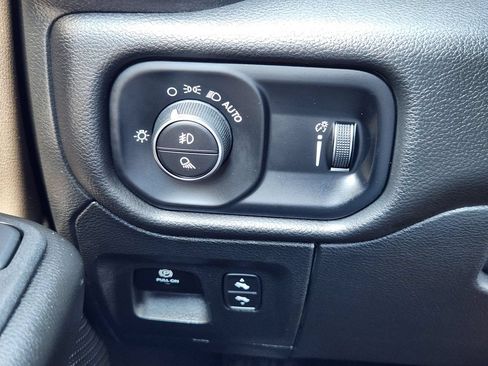 Used 2025 RAM 1500 Big Horn AWD/4WD image 18