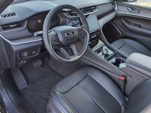 New 2025 Jeep Grand Cherokee Limited w/ Luxury Tech Group II image 9