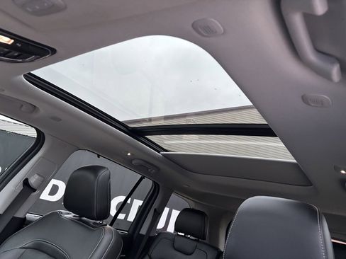 Used 2023 Jeep Grand Cherokee Limited w/ Luxury Tech Group II image 20