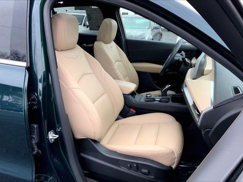 Used 2024 Cadillac XT4 Luxury w/ Cold Weather Package image 6