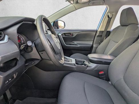Used 2021 Toyota RAV4 LE image 15