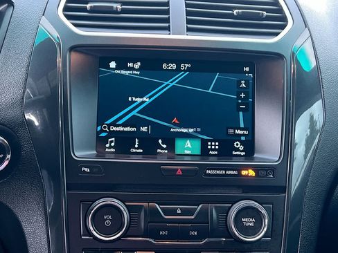 Used 2017 Ford Explorer XLT w/ Equipment Group 202A AWD/4WD image 18