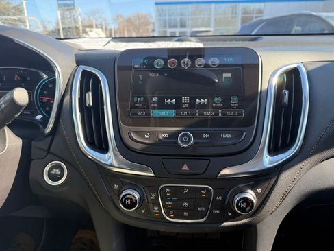 Used 2018 Chevrolet Equinox Premier image 34