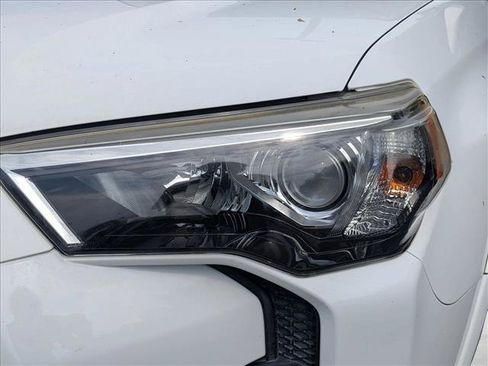 Used 2018 Toyota 4Runner SR5 Premium RWD image 2