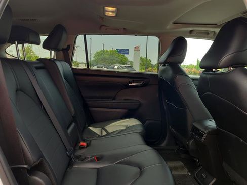 Certified 2025 Toyota Highlander XLE AWD/4WD image 46