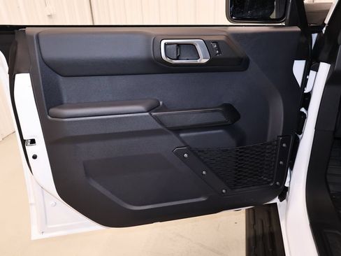 New 2026 Ford Bronco Outer Banks w/ Black Appearance Package AWD/4WD image 10