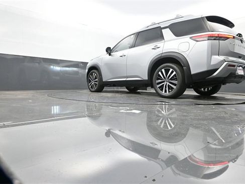 Used 2024 Nissan Pathfinder Platinum w/ Cargo Package image 27