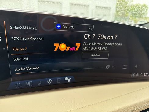 Used 2024 Cadillac XT4 Luxury w/ Cold Weather Package FWD image 25