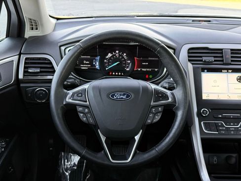 Used 2018 Ford Fusion SE w/ Equipment Group 602A FWD image 27