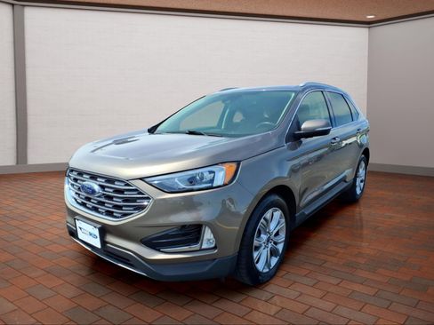 Used 2019 Ford Edge Titanium w/ Cold Weather Package AWD/4WD image 4