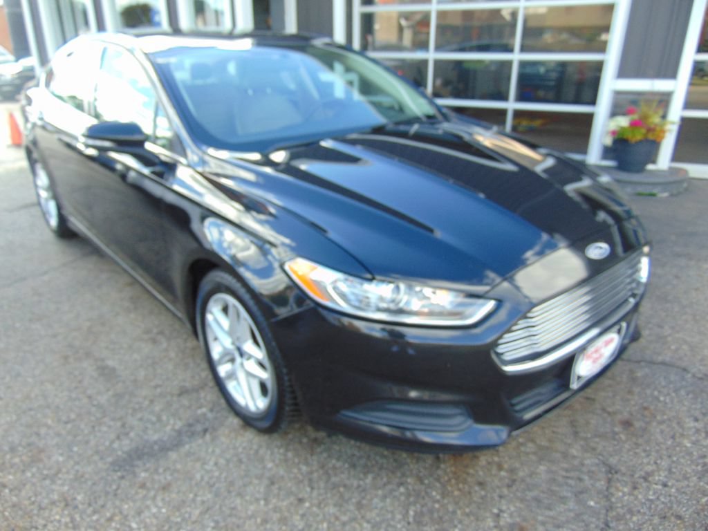 Used 2015 Ford Fusion SE FWD image 6