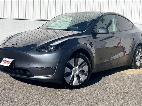 Used 2023 Tesla Model Y Long Range image 2