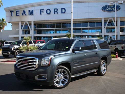 Used 2020 GMC Yukon XL SLT w/ Premium Edition image 2