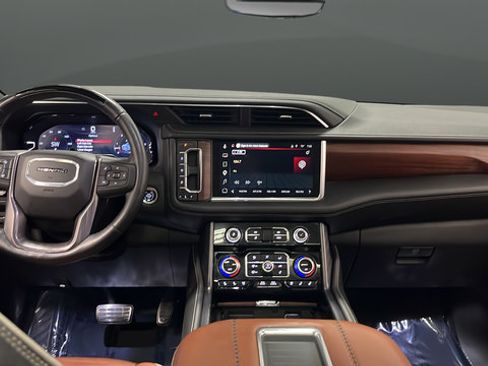 Used 2024 GMC Yukon XL Denali Ultimate AWD/4WD image 11