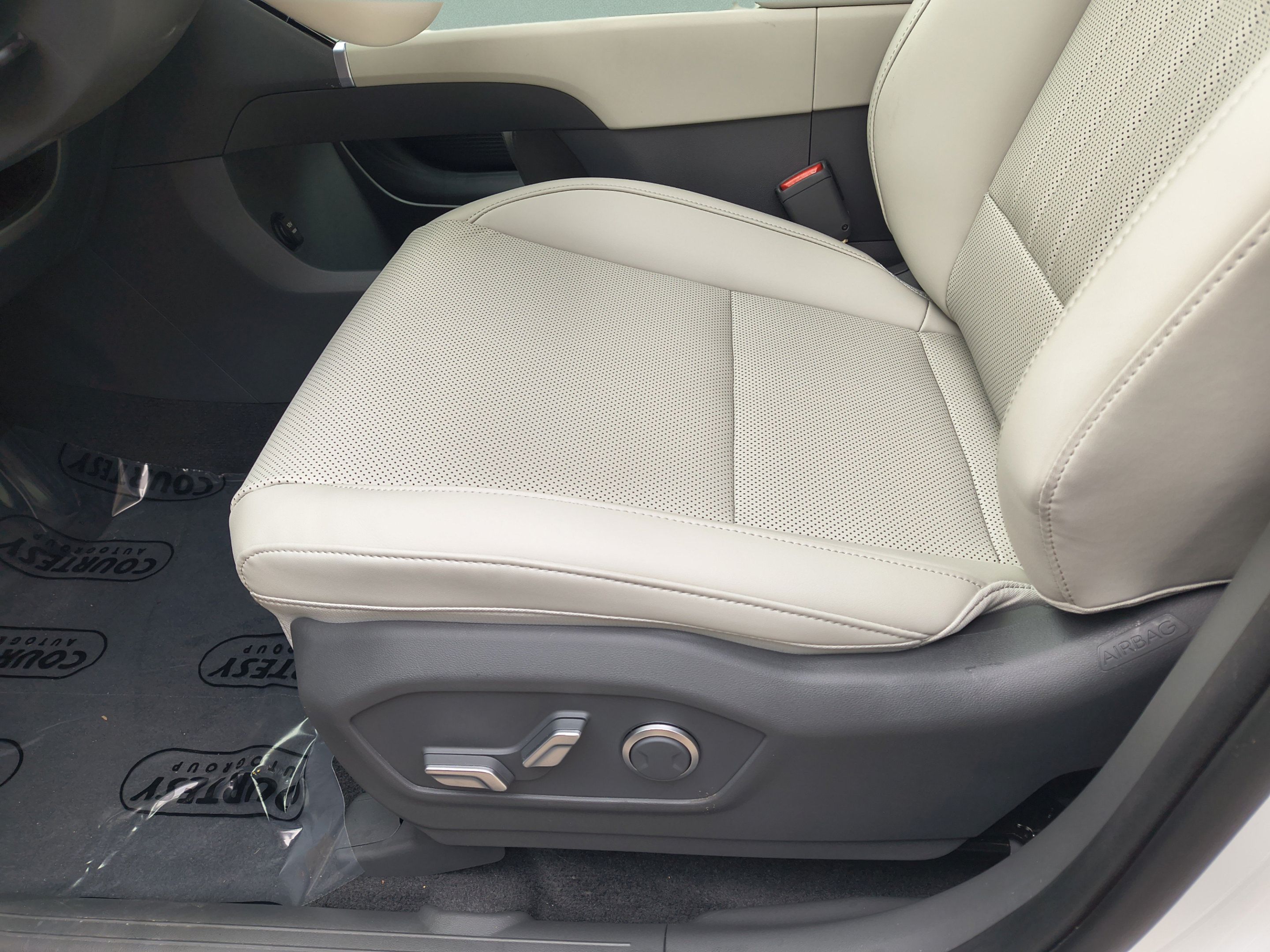 Used 2026 Hyundai Santa Fe SEL FWD image 22