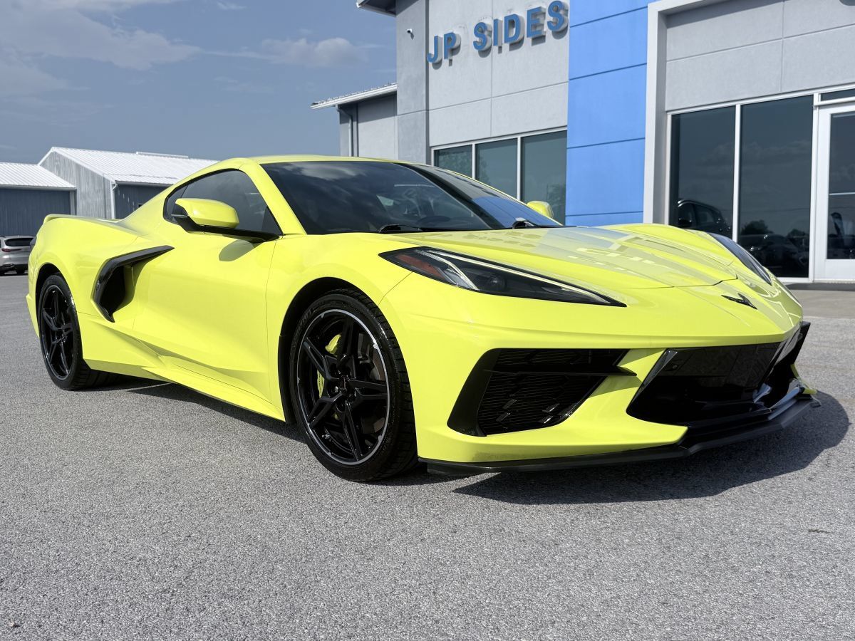 Used 2021 Chevrolet Corvette Stingray Preferred Cpe w/ Z51 Performance Package RWD image 3