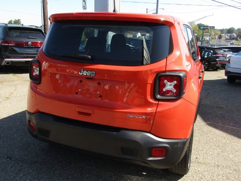 Used 2019 Jeep Renegade Sport image 5