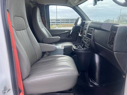 Used 2015 Chevrolet Express 2500 image 13