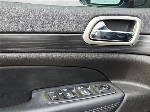 Used 2020 Jeep Grand Cherokee Laredo w/ Laredo X Package image 8