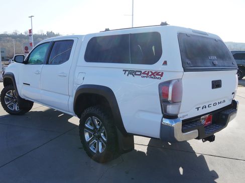 Certified 2023 Toyota Tacoma TRD Off-Road image 6