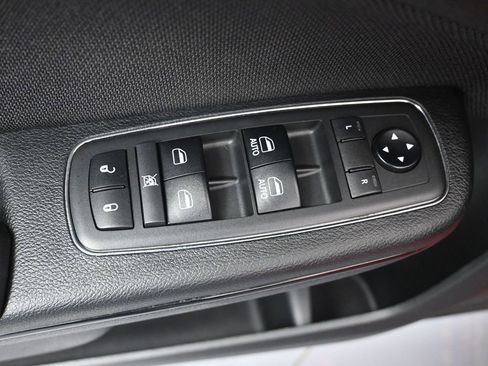 Used 2018 Dodge Charger SXT w/ Blacktop Package image 11