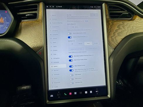 Used 2018 Tesla Model X 75D image 45