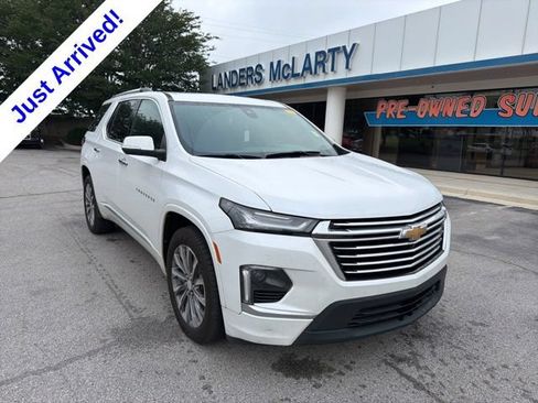 Used 2023 Chevrolet Traverse Premier FWD image 2