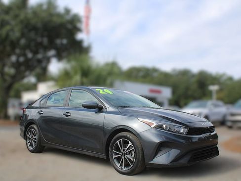 Used 2024 Kia Forte LXS FWD image 3