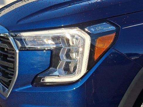 Used 2023 GMC Terrain SLE w/ Driver Convenience Package FWD image 9