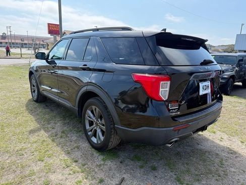 Used 2021 Ford Explorer XLT w/ Equipment Group 202A image 5