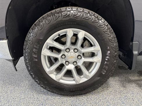 Used 2024 Chevrolet Silverado 1500 LT AWD/4WD image 40