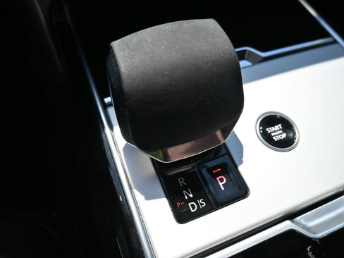 Used 2025 Land Rover Range Rover Long Wheelbase SE AWD/4WD image 24