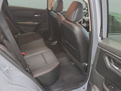 Used 2025 Nissan Rogue SV AWD/4WD image 25