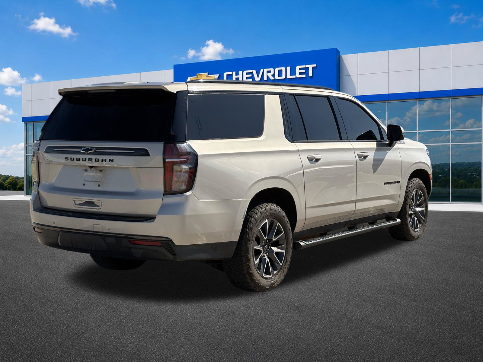 Used 2021 Chevrolet Suburban Z71 w/ Luxury Package AWD/4WD image 7