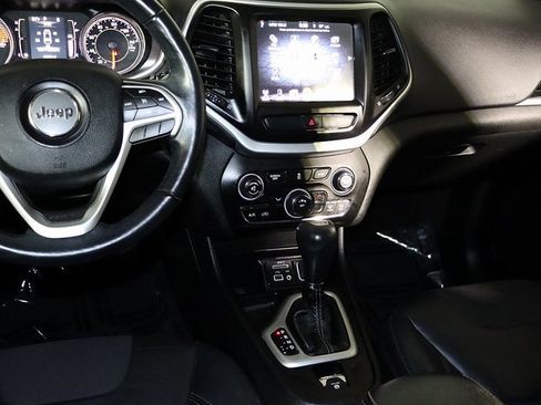 Used 2018 Jeep Cherokee Latitude Plus w/ Cold Weather Group image 15