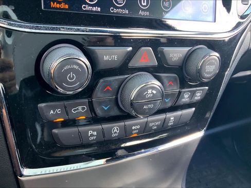 Used 2021 Jeep Grand Cherokee Laredo X image 31