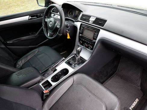 Used 2013 Volkswagen Passat 2.5 SE FWD image 18
